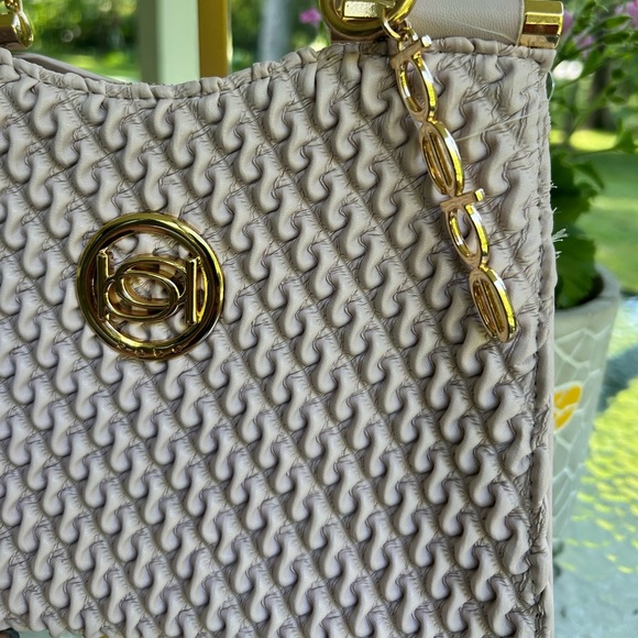 NWT- Bebe- light pink/ Gold Shoulder Bag - Picture 3 of 5